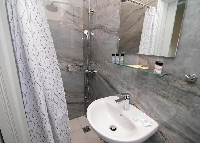 Apartment Thines - B